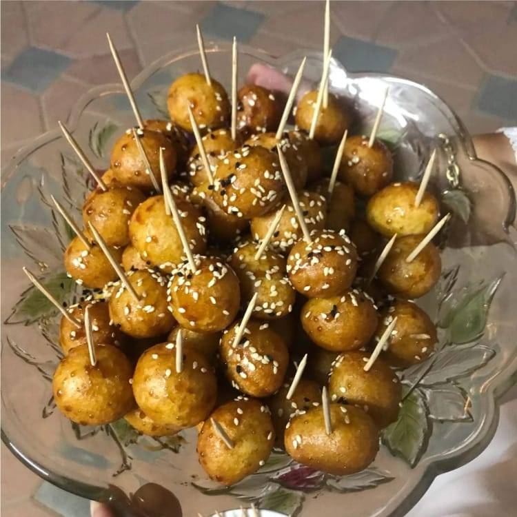 A fantastic recipe of Arabic coffee service /Arabic coffee shop